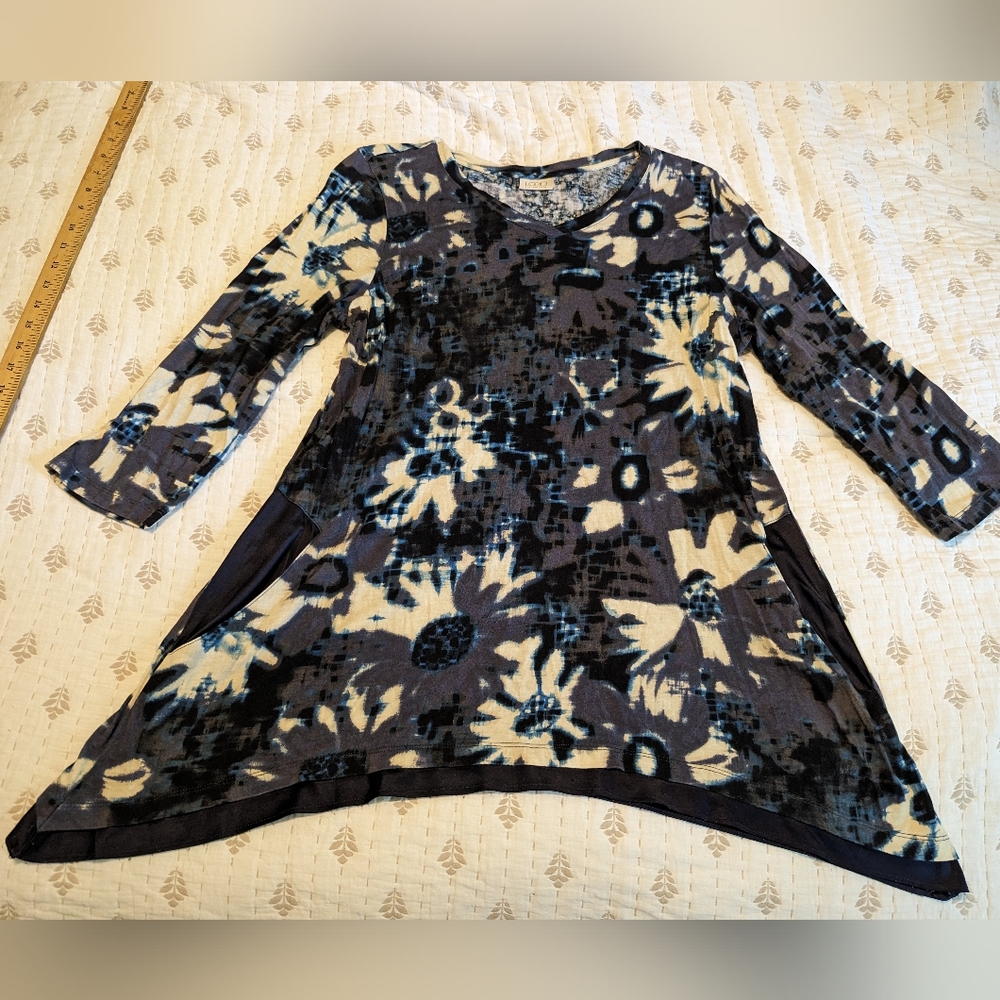 Logo asymmetrical tunic top abstract floral pocket